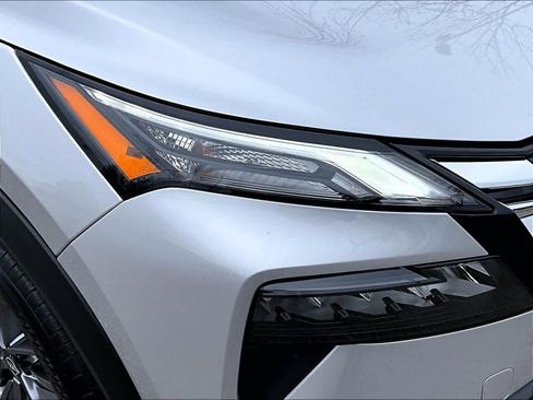 Used 2025 Nissan Rogue S image 31