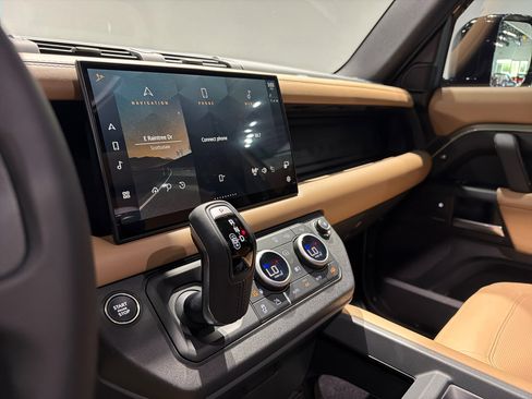 Used 2025 Land Rover Defender 110 S image 23