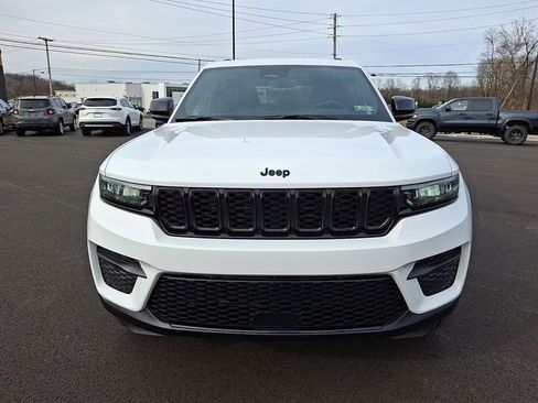 New 2025 Jeep Grand Cherokee Altitude image 5