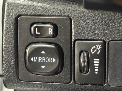 Used 2017 Toyota Corolla SE FWD image 15