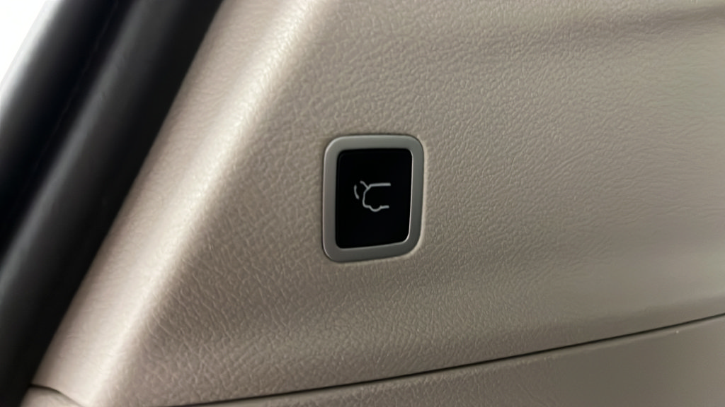 Used 2024 Chrysler Pacifica Touring-L FWD image 29