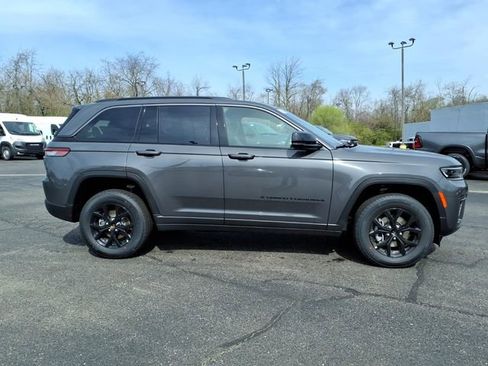 New 2026 Jeep Grand Cherokee Altitude AWD/4WD image 8