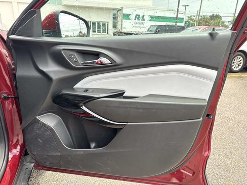 Used 2025 Chevrolet Trax LT FWD image 14
