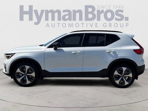 Used 2023 Volvo XC40 B5 Plus AWD/4WD image 6