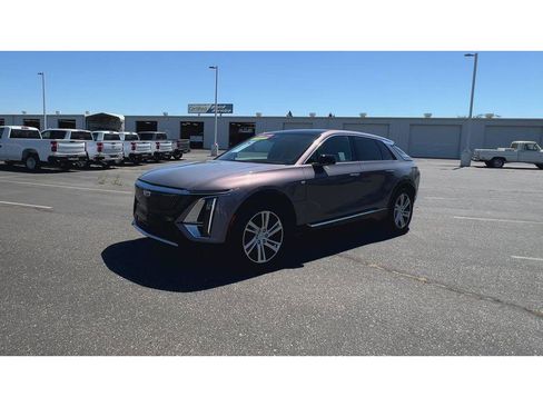 Certified 2024 Cadillac Lyriq Tech w/ Driver Assist Package RWD image 5