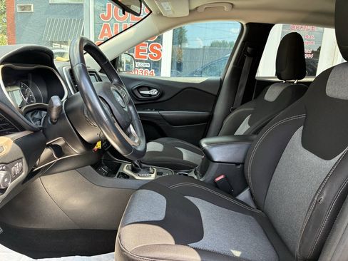 Used 2014 Jeep Cherokee Latitude FWD image 8
