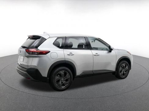 Used 2025 Nissan Rogue SV FWD image 11