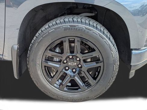 Used 2022 Chevrolet Silverado 1500 Custom w/ LPO, Blackout Package AWD/4WD image 11