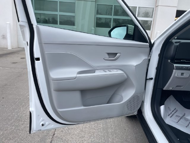 Used 2025 Hyundai Kona SEL FWD image 20