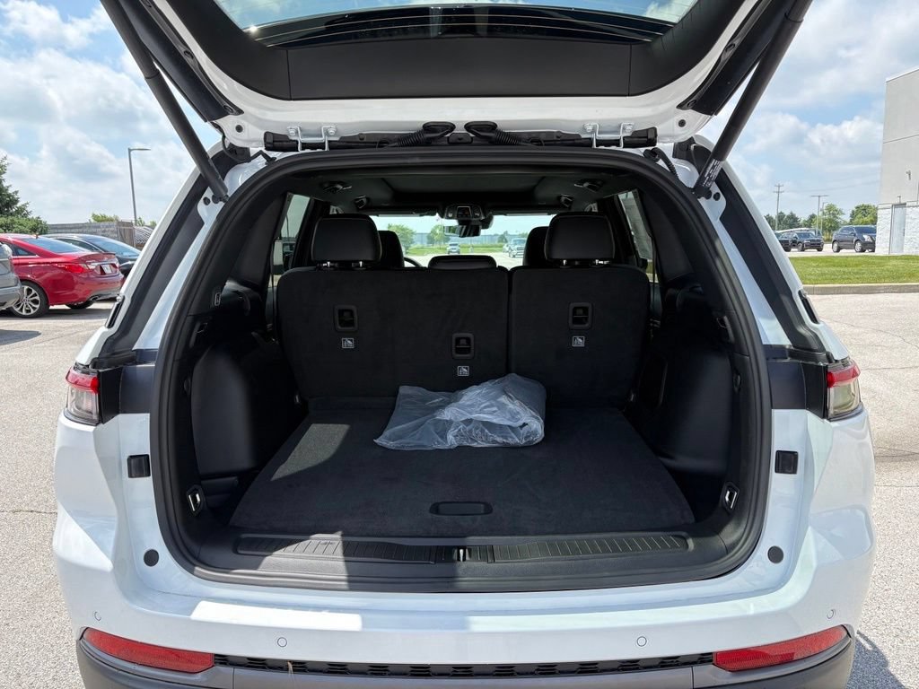 New 2026 Jeep Grand Cherokee Limited AWD/4WD image 11