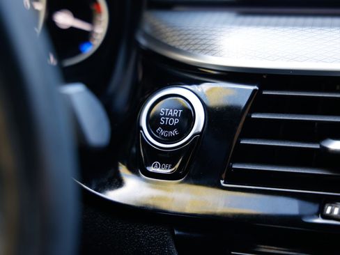 Used 2019 BMW 540i xDrive w/ M Sport Package image 36