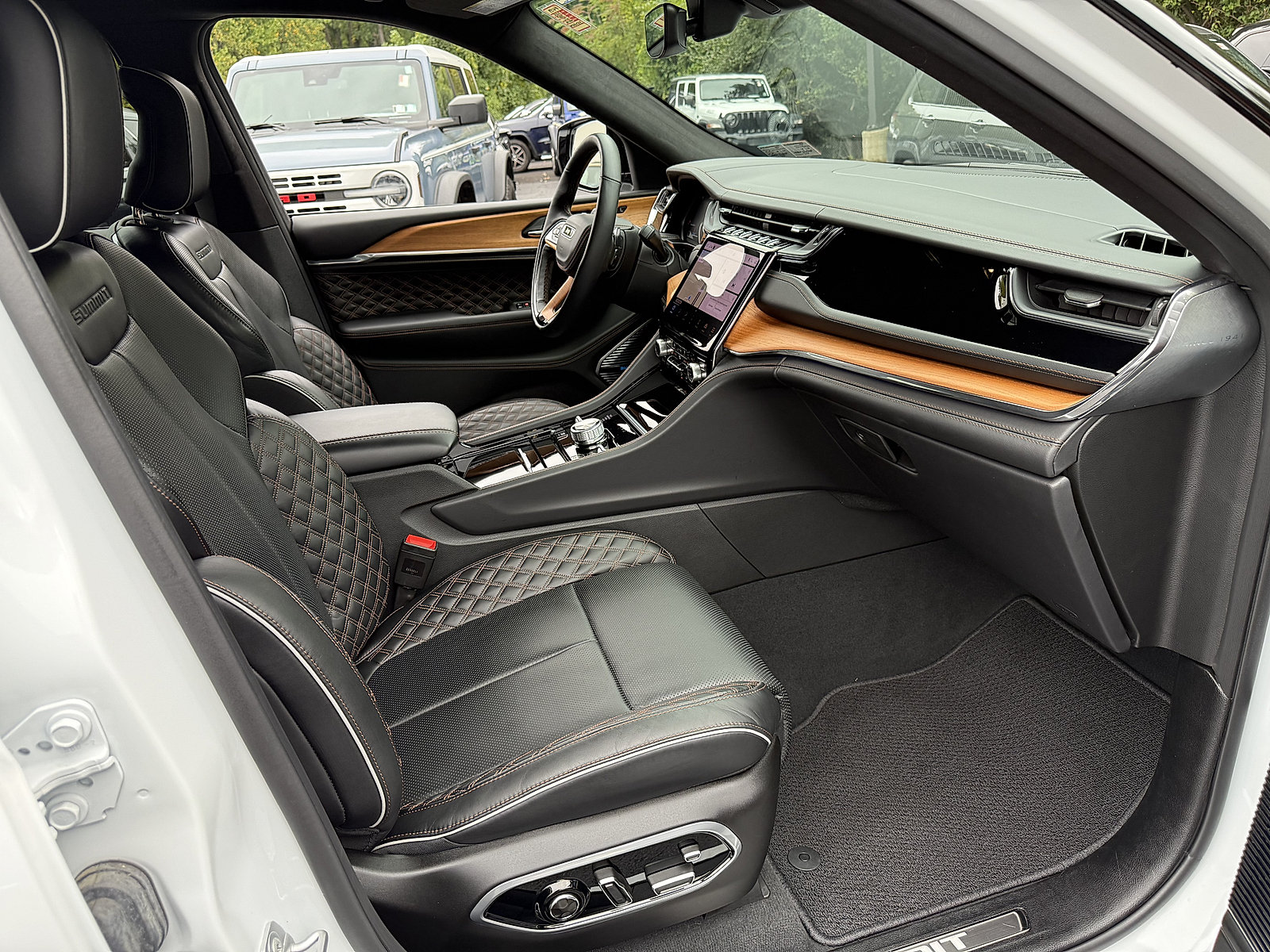 Certified 2025 Jeep Grand Cherokee L Summit AWD/4WD image 17