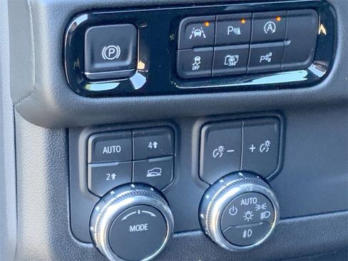 New 2026 GMC Yukon XL Elevation w/ LPO, Get Active Package image 17