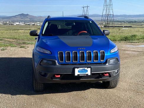 Used 2018 Jeep Cherokee Trailhawk AWD/4WD image 10