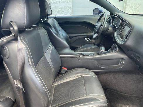 Used 2015 Dodge Challenger SXT Plus w/ Driver Convenience Group RWD image 29
