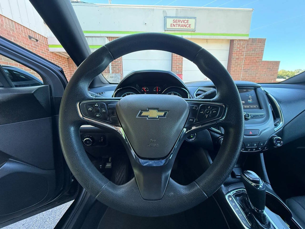 Used 2017 Chevrolet Cruze LT w/ Convenience Package FWD image 13
