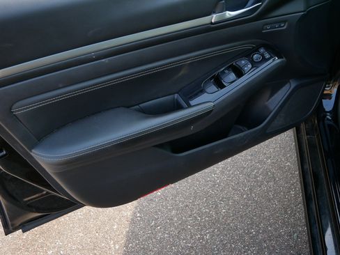 Used 2020 Nissan Altima 2.0 Platinum FWD image 21