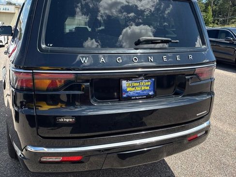 Used 2024 Jeep Wagoneer L Series II w/ Flexible Seating Group RWD image 8