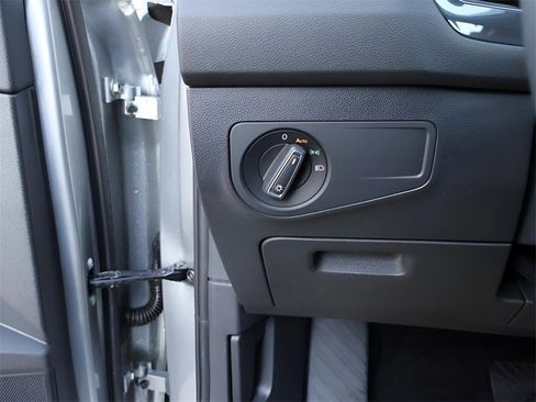 Used 2022 Volkswagen Tiguan SE w/ Panoramic Sunroof Package image 36