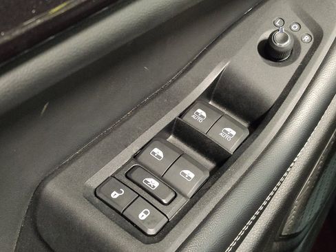 Used 2023 Jeep Grand Cherokee Laredo image 27