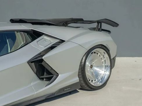Used 2024 Lamborghini Revuelto image 28