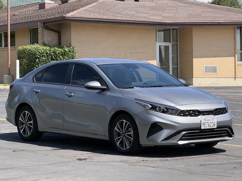 Used 2023 Kia Forte LXS FWD image 3