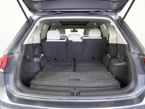 Used 2020 Volkswagen Tiguan SE w/ Panoramic Sunroof Package FWD image 38