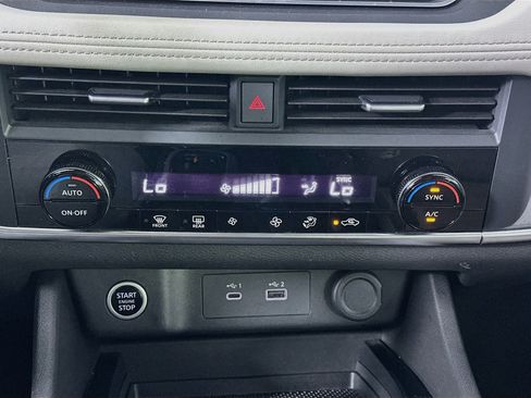Used 2023 Nissan Rogue SV FWD image 24