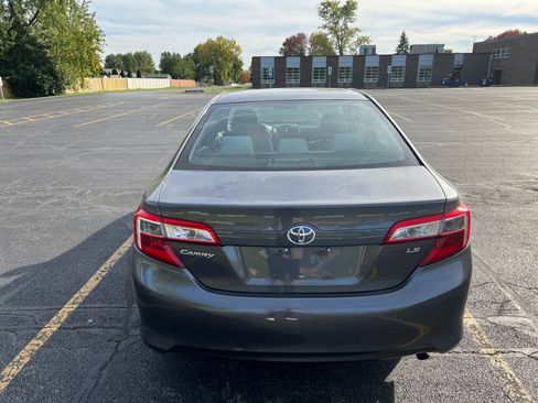 Used 2014 Toyota Camry LE image 9