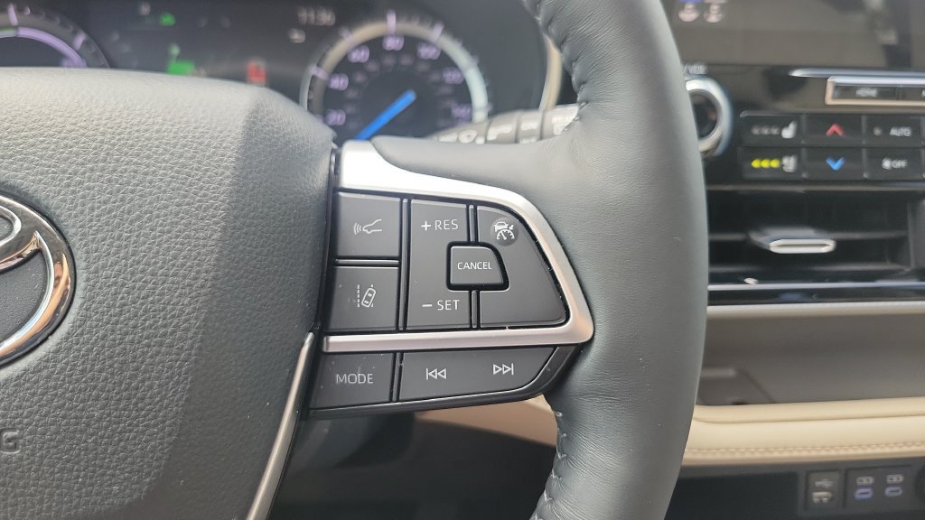 Certified 2022 Toyota Highlander Platinum AWD/4WD image 22