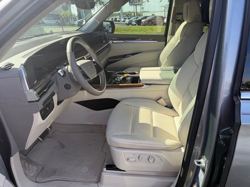 Certified 2026 Cadillac Escalade Platinum Luxury AWD/4WD image 15