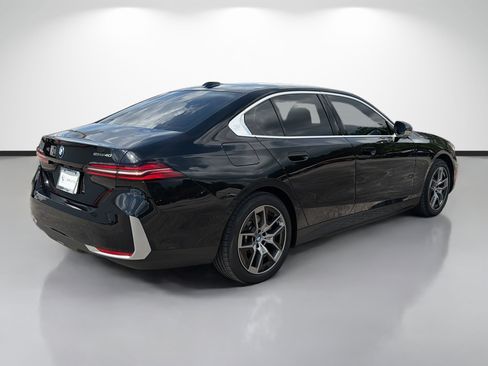 Used 2024 BMW i5 eDrive40i w/ Premium Package RWD image 3