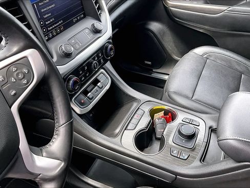 Used 2022 GMC Acadia SLT w/ Technology Package FWD image 18
