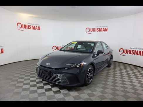 Used 2026 Toyota Camry XLE image 3