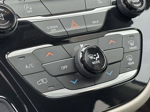 Used 2017 Chrysler Pacifica Touring image 20