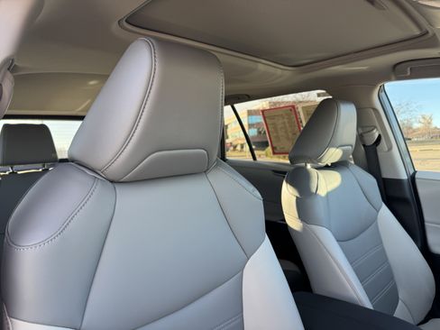 Used 2023 Toyota RAV4 XLE Premium image 21