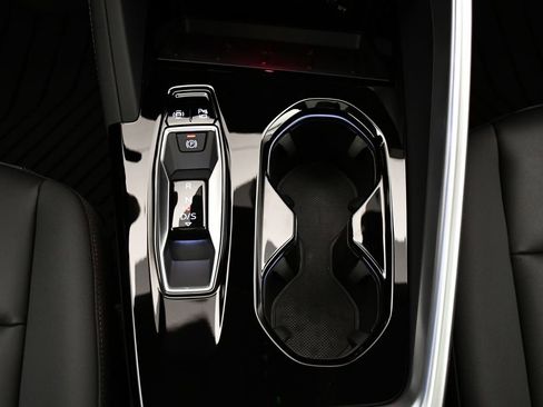 Used 2025 Audi Q5 Premium w/ Convenience Package image 29