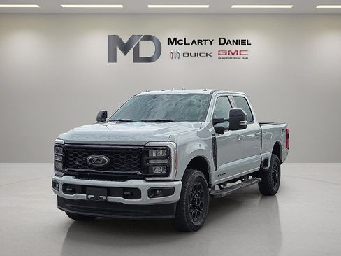 Used 2025 Ford F350 Lariat w/ Lariat Ultimate Package AWD/4WD image 3
