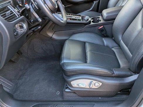 Used 2025 Porsche Macan image 15