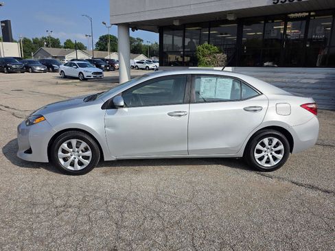 Used 2017 Toyota Corolla LE FWD image 9