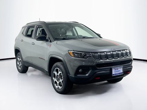 Used 2022 Jeep Compass Trailhawk AWD/4WD image 3