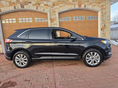 Used 2024 Ford Edge Titanium image 2