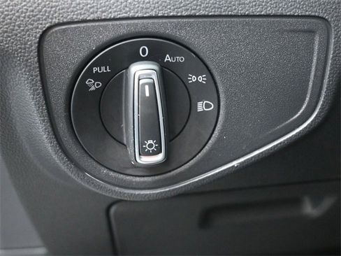 Used 2023 Volkswagen Atlas Cross Sport SE image 21