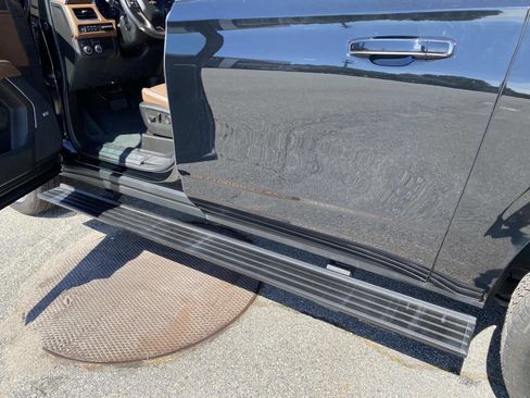 Used 2024 Chevrolet Suburban High Country w/ Premium Package 2 image 12