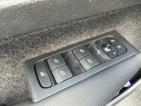 Used 2026 Volvo XC40 B5 Plus AWD/4WD image 24