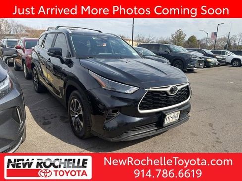 Used 2023 Toyota Highlander XLE image 1