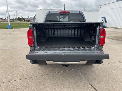 Used 2018 Chevrolet Colorado LT w/ Luxury Package, Chrome AWD/4WD image 9
