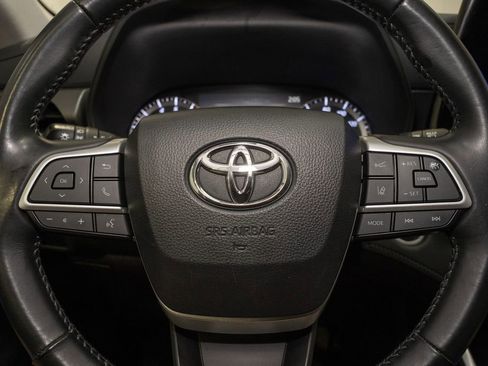 Used 2024 Toyota Highlander LE image 19