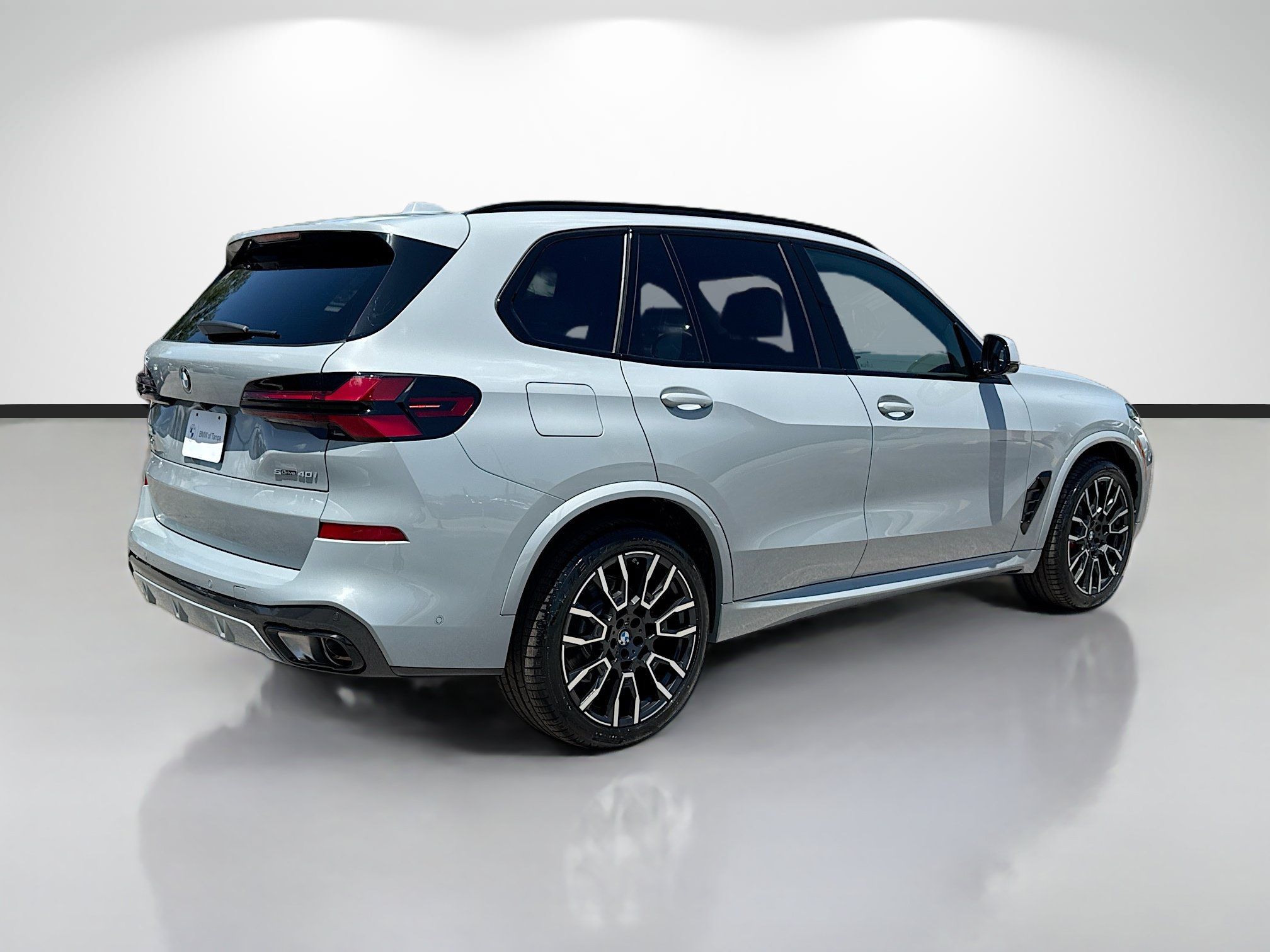 New 2026 BMW X5 sDrive40i w/ M Sport Package RWD image 3