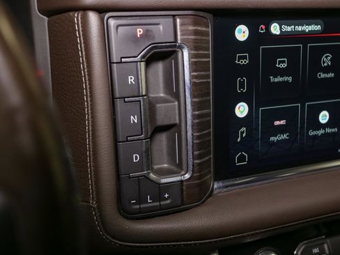 Used 2022 GMC Yukon Denali w/ Denali Premium Package AWD/4WD image 38